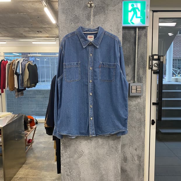 Levi's