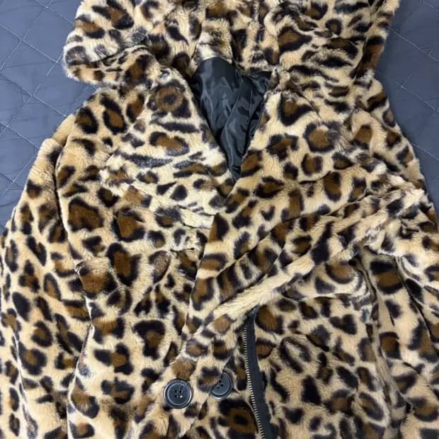 지금만) d.i.a 오네갸루 호피 퍼코트