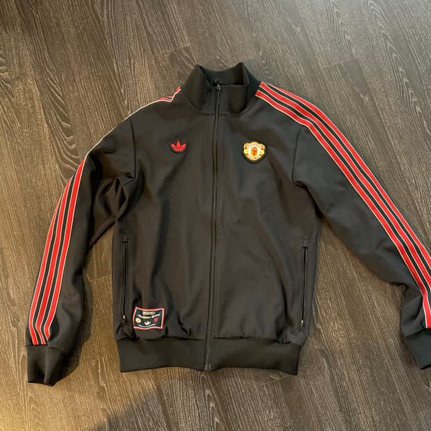 아디다스 맨체스터 유나이티드 테라스 아이콘 트랙탑 블랙 - KR 사이즈