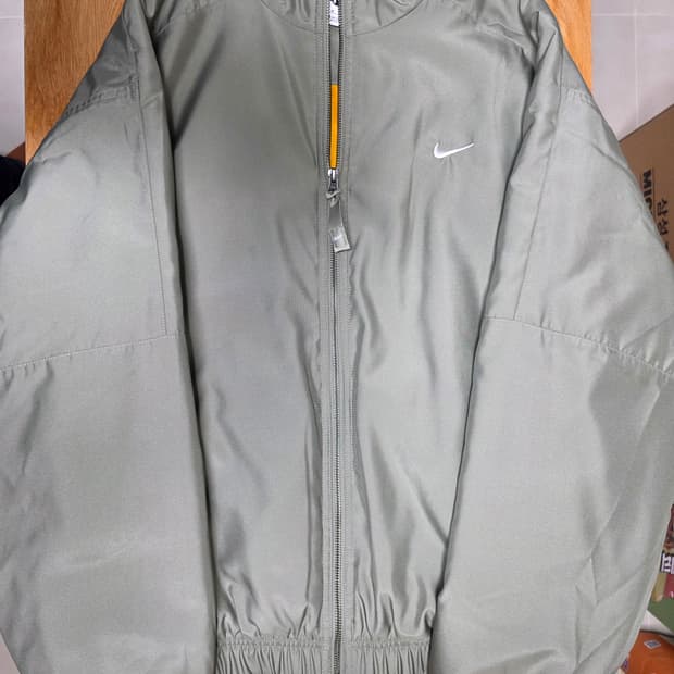 나이키 nrg  사틴 봄버 자켓 라이트아미 US/EU m사이즈 판매