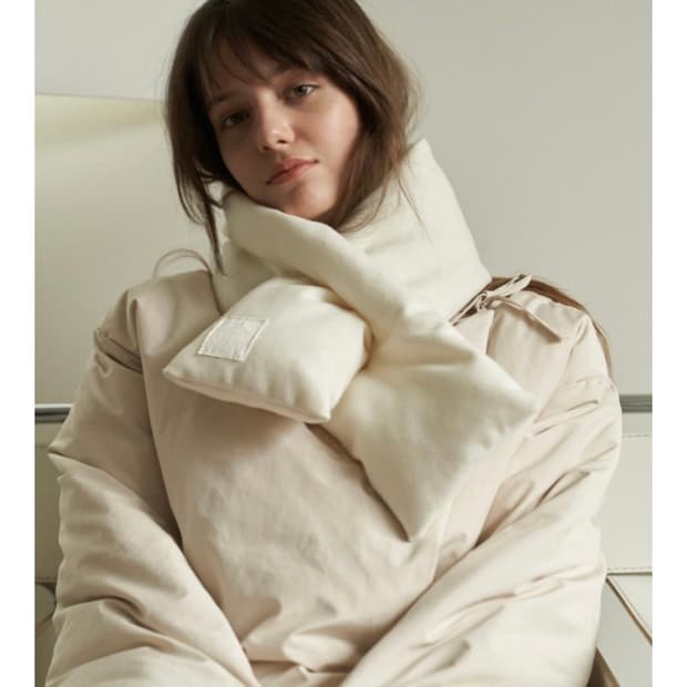 베뉴먼트 Pillow Scarf in Ivory