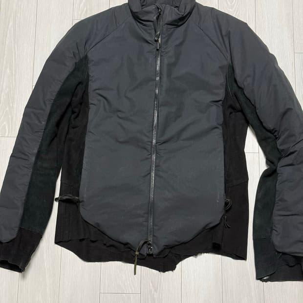 The soloist 사슴가죽 프리마로프트 패딩