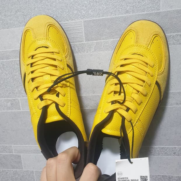 자라 노란색 색상 운동화 39사이즈 (250cm)