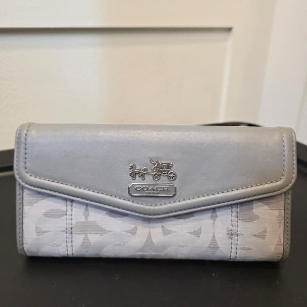 코치 메디슨 옵 아트 지갑