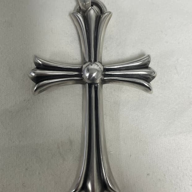 크롬하츠 라지 크로스 펜던트 위드 베일