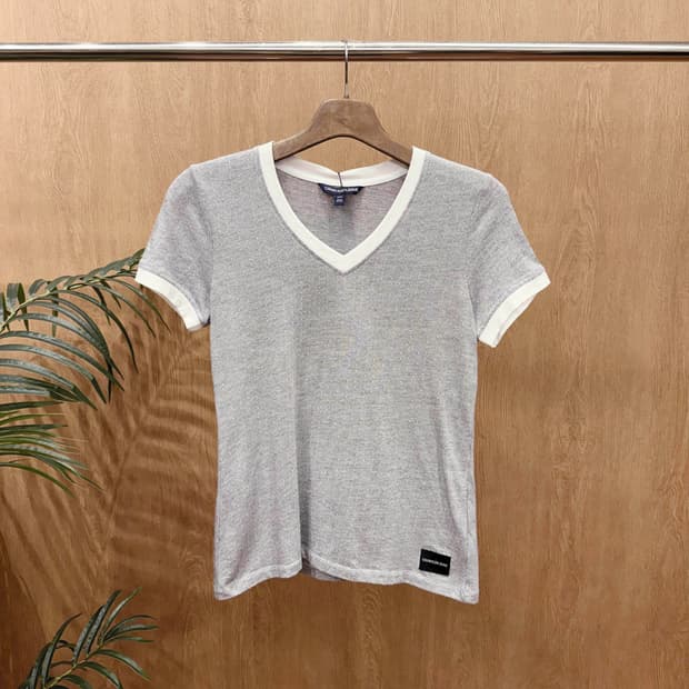 캘빈클라인 진스 브이넥 반팔 티셔츠 배색 CK로고 디테일 슬림핏 그레이
