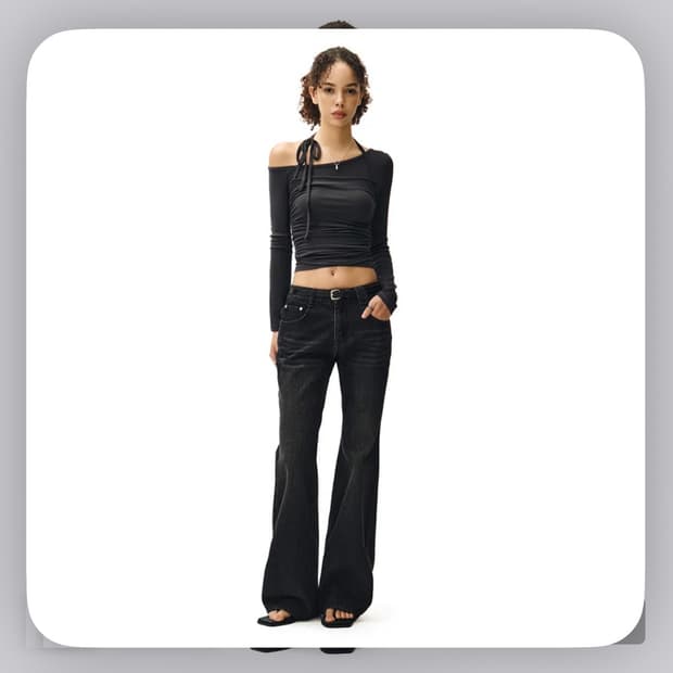 Signature Low Rise Semi Flared Jeans