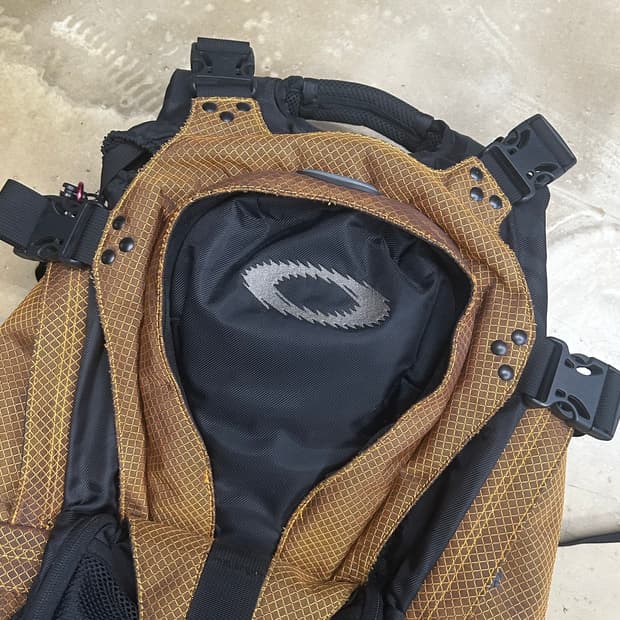 OS 오클리 옐로우 스노우 백팩