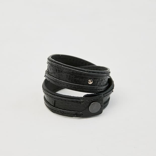 해칭룸 레더 블랙팔찌 Leather Bracelet Slash Black