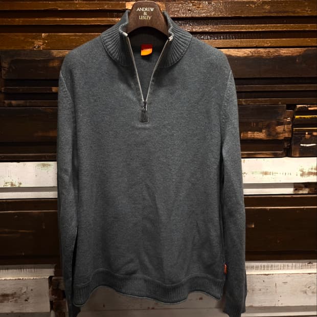 휴고보스 오렌지라벨 짚업니트