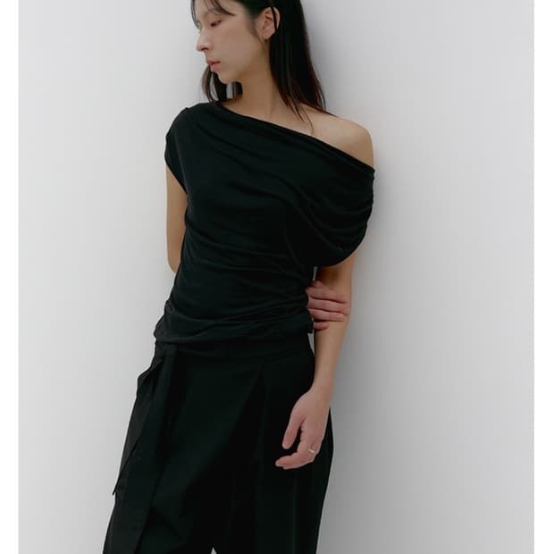 hwae draped off shoulder top, black