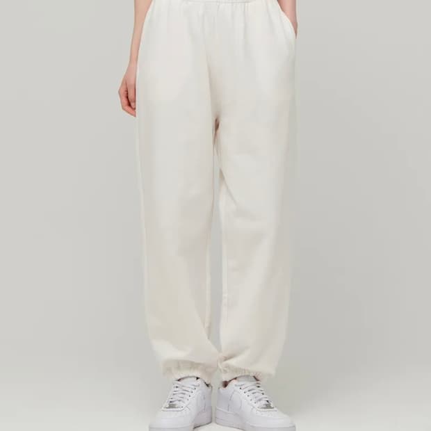 무신사 스탠다드 우먼 우먼즈 릴렉스드 스웨트 팬츠 [크림] S 미개봉품