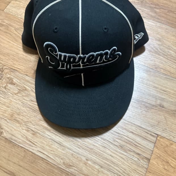 슈프림 뉴에라 7 3/4 사이즈 블랙
