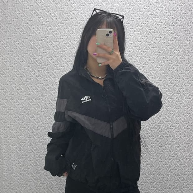 엄브로 올드스쿨 레트로 바람막이 자켓 100 C07162