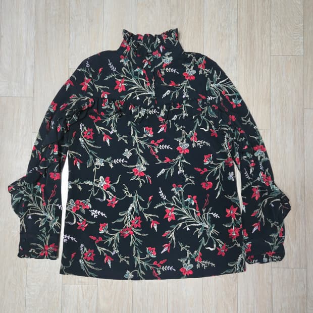 55)EGOIST 플라워 패턴 프릴 블라우스