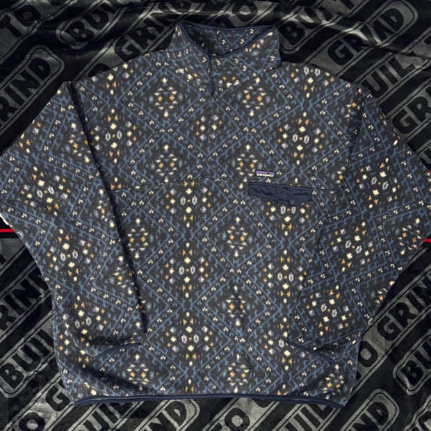 파타고니아 신칠라 스냅 티 풀 오버 하울 블루 스톤