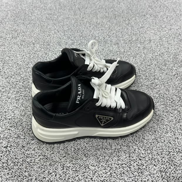 [새상품급] 프라다 프락스 삼각로고 레더 스니커즈