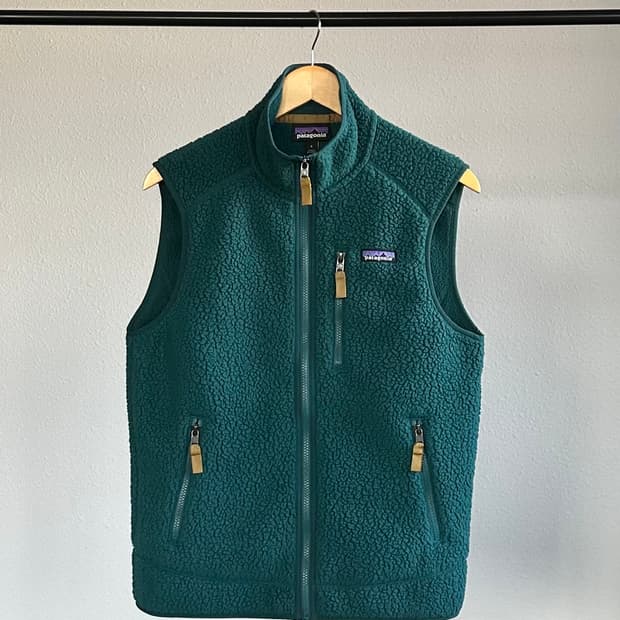 [S]파타고니아 레트로 파일 베스트 다크 보레알리스 그린