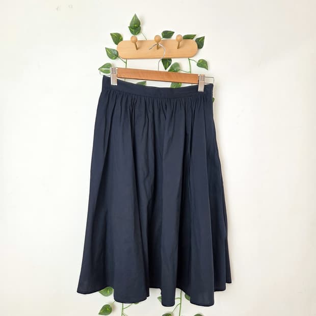 네이비 미디 스커트