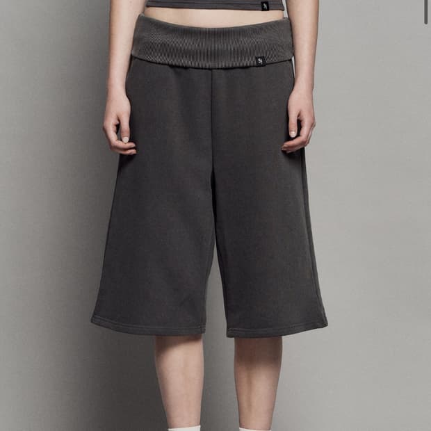 시너진 플레인 폴드 버뮤다 쇼츠 차콜