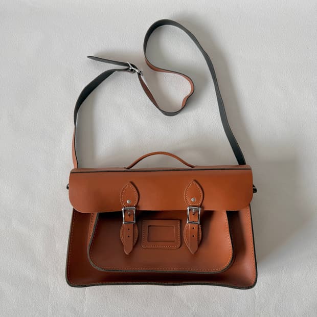 레더사첼(The leather satchel) 사첼백(U.K)