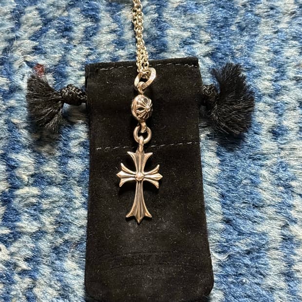 크롬하츠 원볼 타이니 크로스참 + 한스룸 실버체인 팝니다