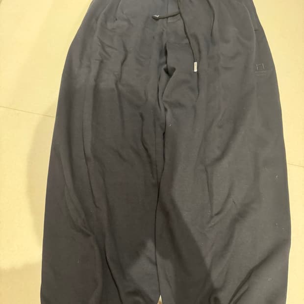 우영미 23fw 스웻 팬츠 판매합니다