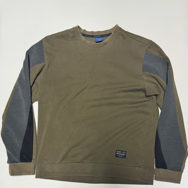 디스커버리 익스페디션 트레이닝 맨투맨 카키 XL ~ 2XL