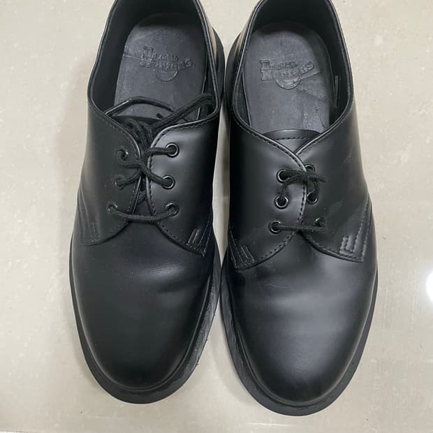 닥터마틴 1461모노 uk4사이즈