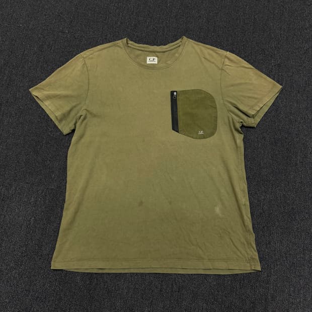 CP컴퍼니 포켓 카키 반팔티