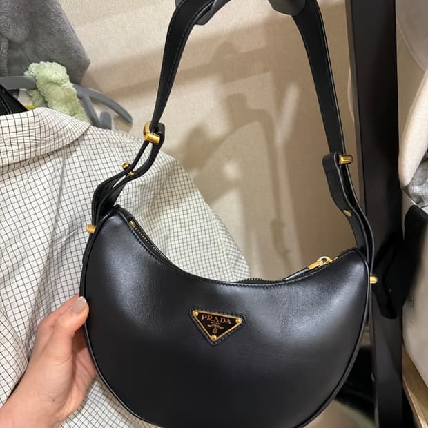 프라다 아르케 숄더백