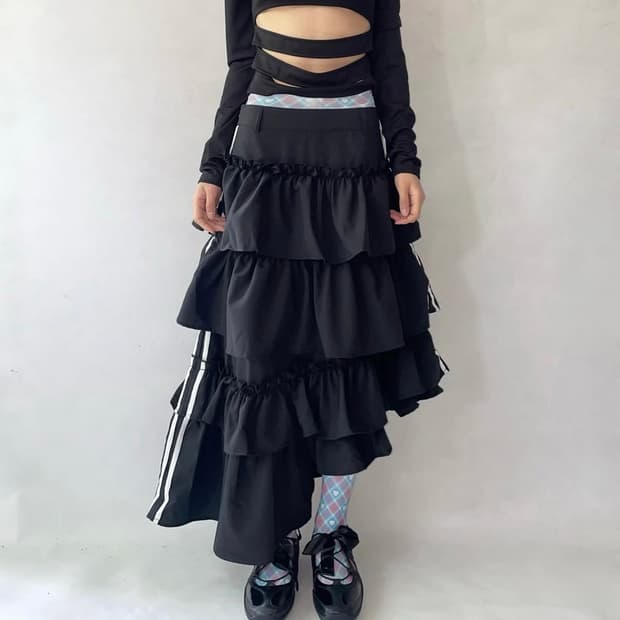 faye 파예 스트라이프 티어드 프릴 스커트 블랙