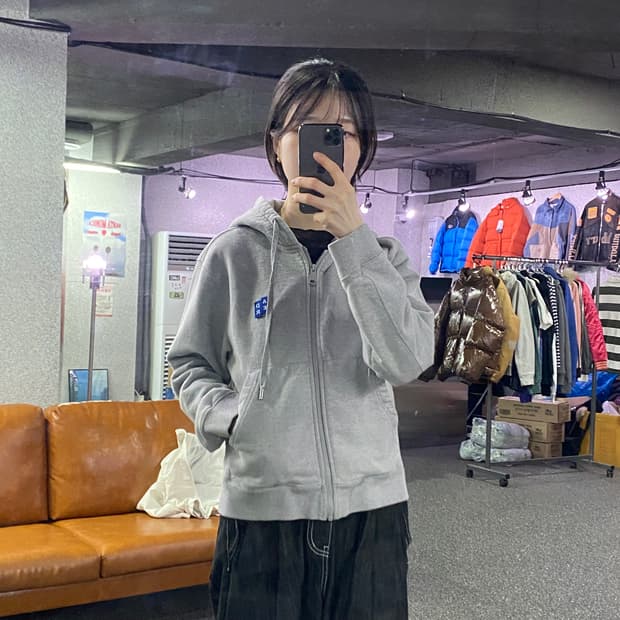 아더에러 스몰로고 그레이 후드집업 B4177