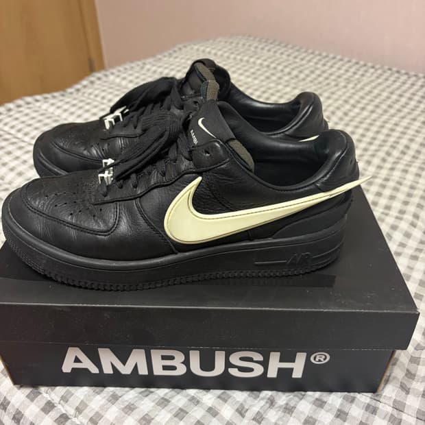 나이키 엠부쉬 에어포스 260