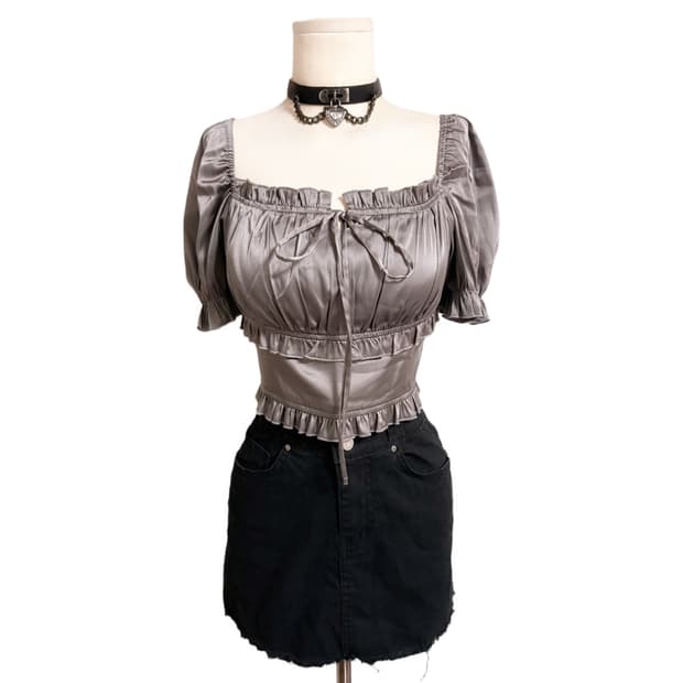 페일제이드 새틴 그레이 프릴탑 리본 포인트 데님 블랙 스커트 코디세트