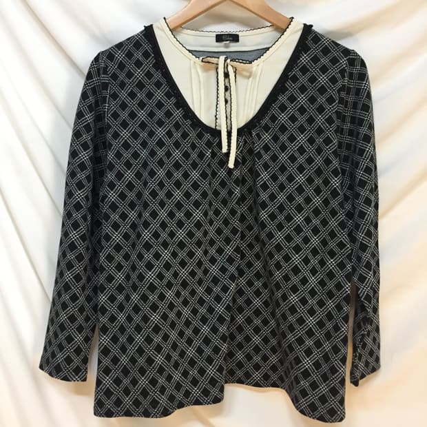 리본 포인트 티셔츠