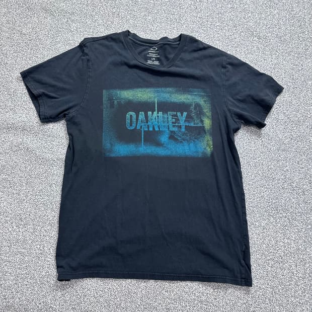 오클리(Oakley) 블랙 반팔 티셔츠