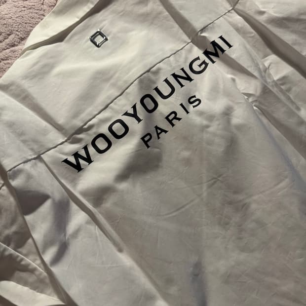 우영미 백로고셔츠 