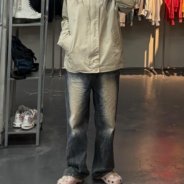 버버리 자수로고 베이지 카라넥 자켓 A3020