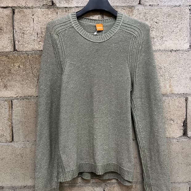 보스 크루넥 니트