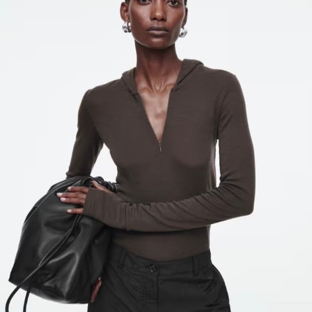 코스 슬림핏 하프집 울 후디