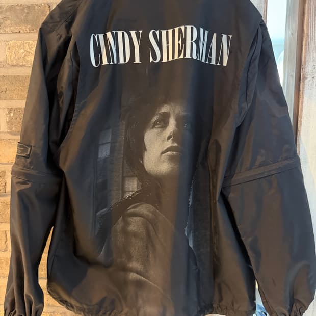 언더커버 신디셔먼 바람막이 