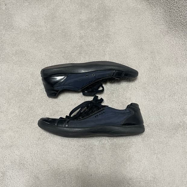 270) 프라다 스포츠 레더 나일론 메탈 로고 트레이너 스니커즈