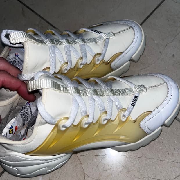 디올 디커넥트 스니커즈 37사이즈(235)