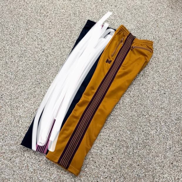 니들스 트랙팬츠 폴리 스무스 머스타드