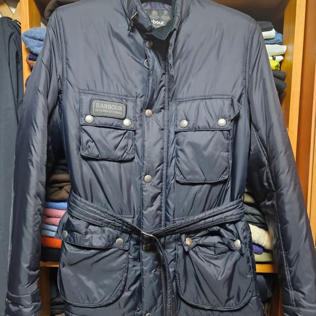 [M사이즈] 바버 인터네셔널 페디드 네이비