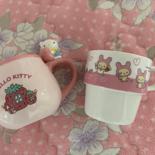 헬로키티 딸기 머그컵 & 코리락쿠마 컵 세트