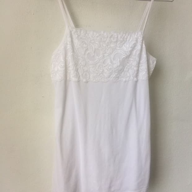 Lace point sleeveless