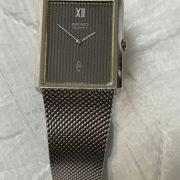 세이코 샤리오 스퀘어 쿼츠 시계