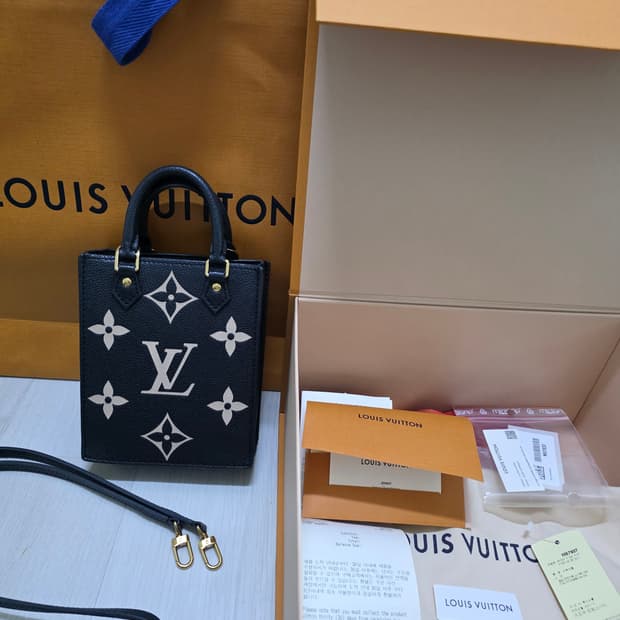 루이비통 쁘띠 삭 플라 바이 컬러 앙프렝뜨 블랙&베이지 크로스백